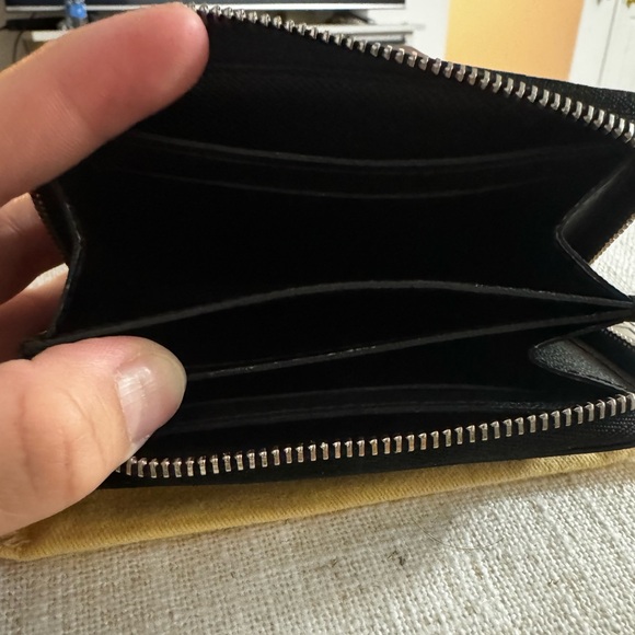 LOUIS VUITTON TAIGA LEATHER - Picture 2 of 6